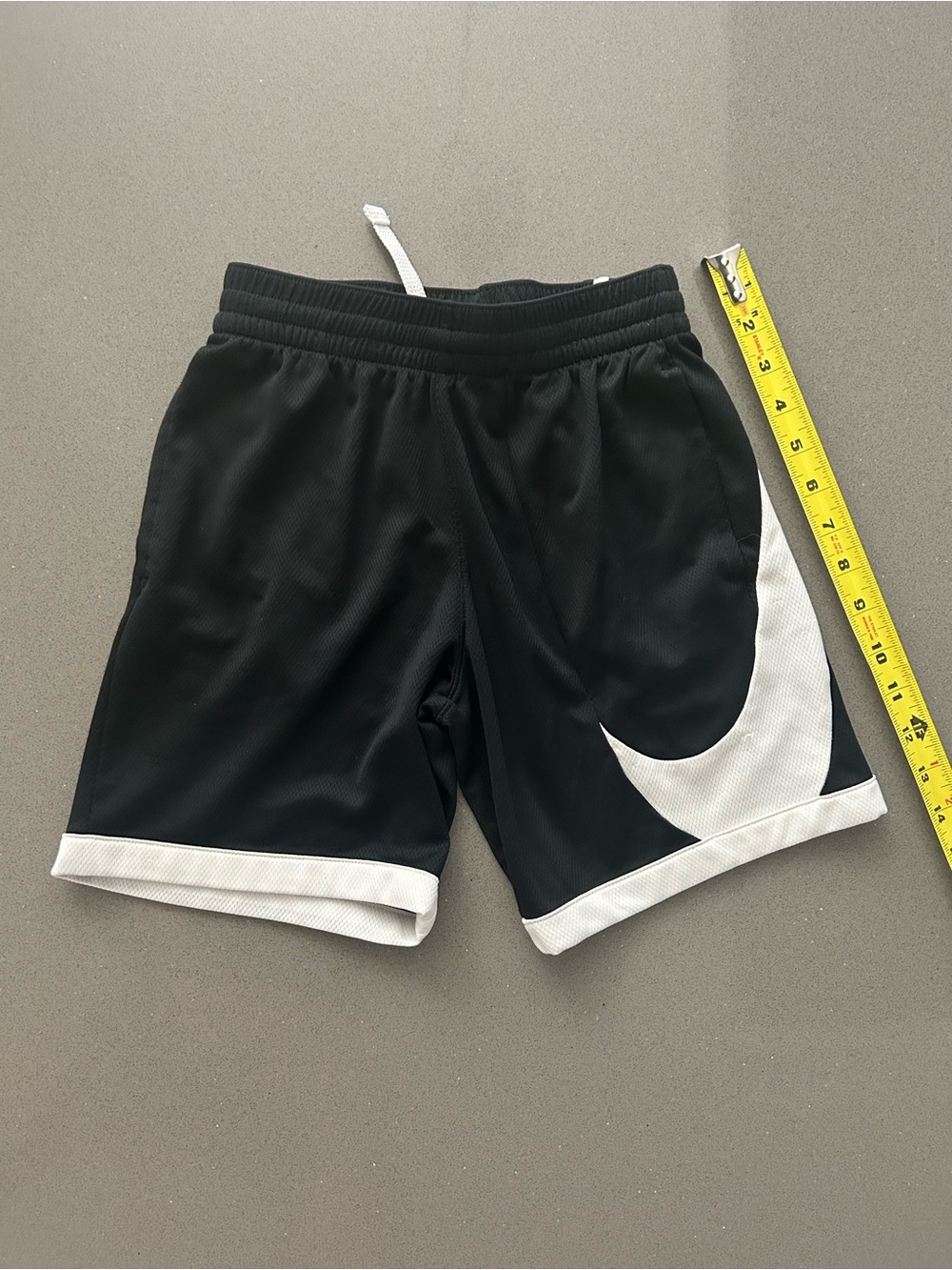Nike Boys Athletic Shorts Black White Swoosh Size M…
